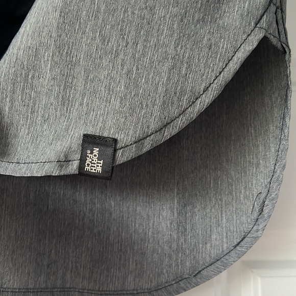 The North Face XS / TP button down long sleeve Shirt shade of grey - Picture 6 of 11